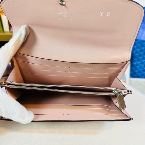 LOUIS VUITTON NEW Light Pink Mahina Leather 2019 LV Monogram Iris Wallet - Picture 7 of 11